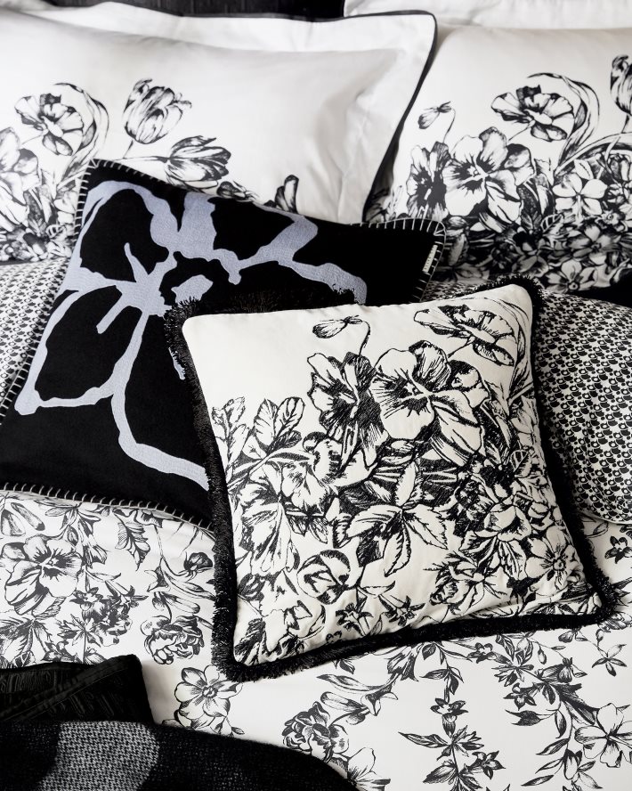 être Ted Baker collection coussin floral élégance Audina blanc FR8J422091 articles ménagers