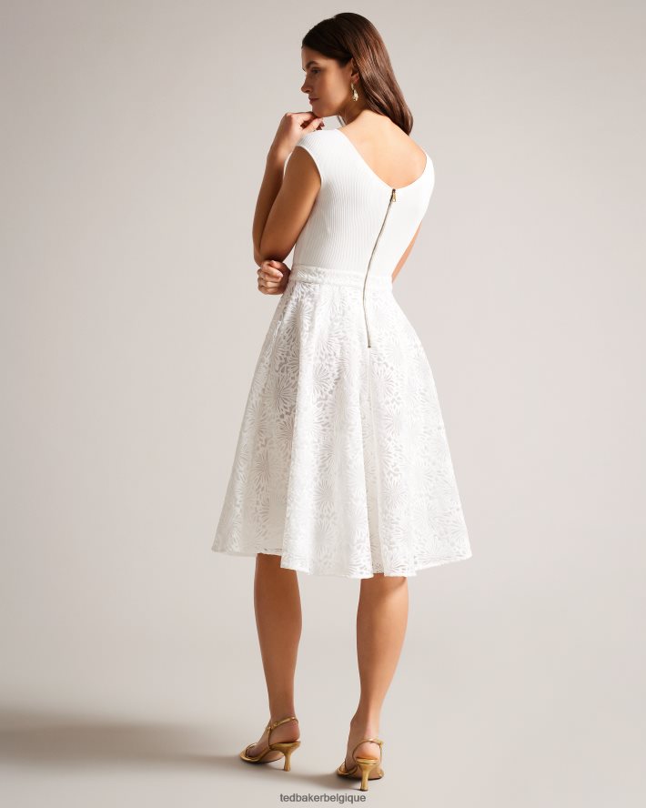 être Ted Baker femmes Annikaa - Robe mi-longue à corsage en maille fleurie blanc FR8J42192 vêtements