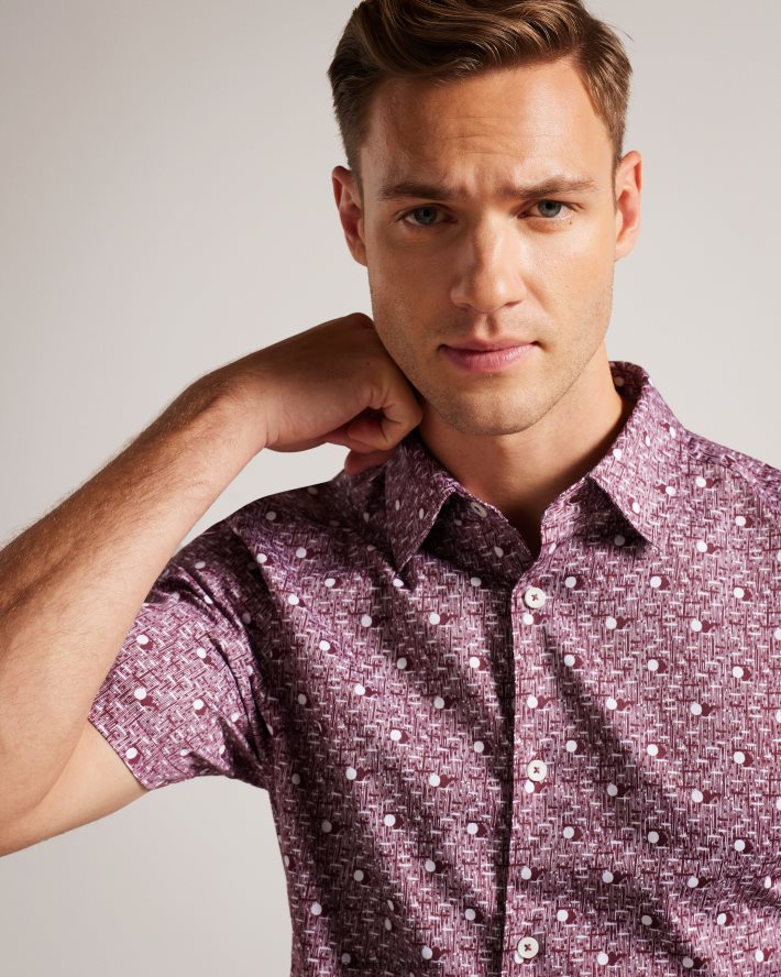 être Ted Baker Hommes macsho - chemise à pois à manches courtes bordeaux FR8J421215 vêtements